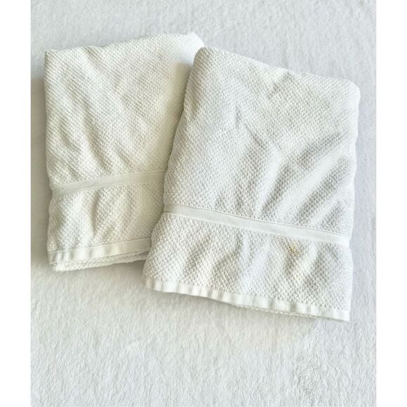 Set of two threshold white bath towels - target - used - Picture 2 of 4